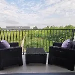 Travel&Sleep Airport Apartment Zarembowicza